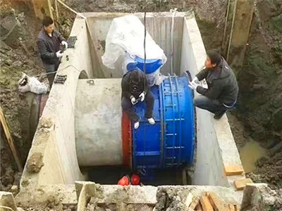 廣西（xī）柳林城市（shì）地下管道係統工程安裝伸縮器現場.jpg